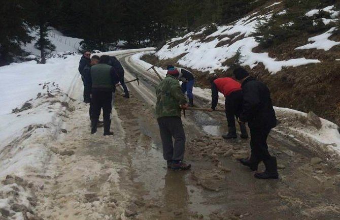 URA Rožaje: Seoski putevi zavijani, građani da tuže Opštinu zbog materijalne štete