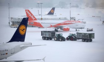 Zatvoren aerodrom u Ženevi, zaledio Dunav, u Rimu saobraćajni kolaps