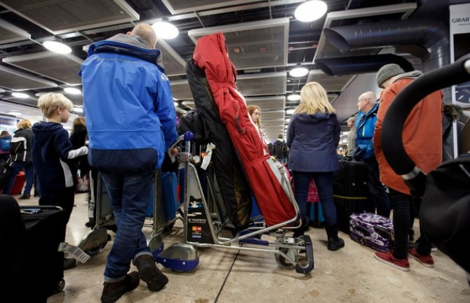 Aerodrom u Ženevi zatvoren drugi dan, otkazano oko 200 letova