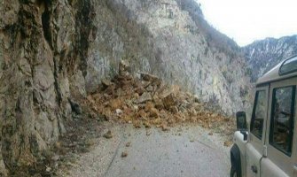 Odron na putu ka HE Piva, obustavljen saobraćaj