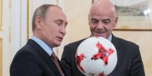 Putin i Infantino igrali fudbal u zelenoj sobi moskovskog Kremlja(VIDEO) 