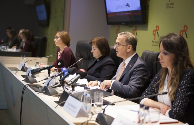 Političke partije potrošile 1,3 miliona više nego što su prihodovale