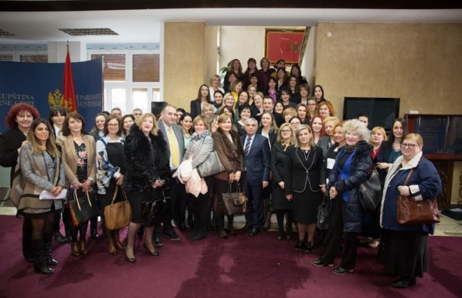  8. martu vratiti suštinu, da se slavi borba žena za ravnopravnost