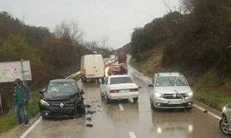 Udes u Radanovićima, više vozila učestvovalo (FOTO)