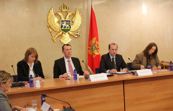  Svako treće domaćinstvo verbalno i fizički kažnjava djecu