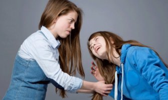 Rožaje: Potukle se srednjoškolke u učionici