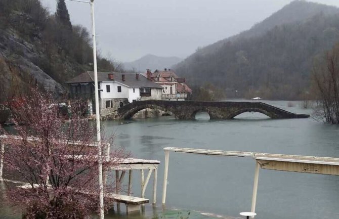 U Rijeci Crnojevića i Virpazaru stabilnije, jače padavine popodne, službe u pripravnosti