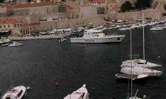 Dubrovnik: Vjetar donio pakete marihuane u luku