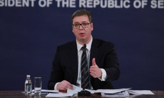 Vučić: Majka koja rodi treće i četvrto dijete dobijaće od države 250 eura mjesečno 10 godina 