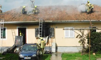 Požar na kući u Škaljarima, vlasnici pozlilo