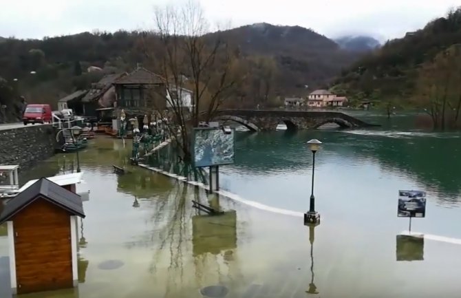 Vodostaj Rijeke Crnojevića u porastu, ekipe pripravne 
