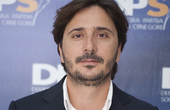 Divanović: Milačić falsifikatima prikupio potpise, kupio autobus i 