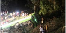 Autobus na Filipinima sletio u kanjon, najmanje 19 poginulih (VIDEO)