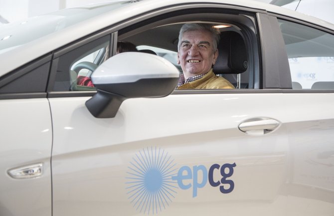 Rekordan broj domaćinstava koja redovno plaćaju struju: Uručeni ključevi automobila pobjedniku