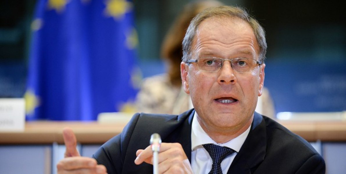 TiborNavracsics715x360