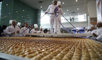 Najveća baklava na svijetu napravljena u Ankari (FOTO)