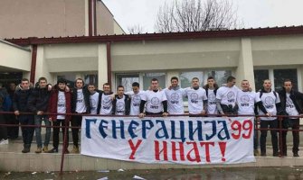 Gimnazijalci iz DG minutom ćutanja odali poštu svima koji su nevino stradali tokom NATO agresije(VIDEO)