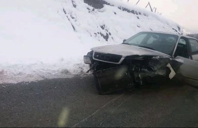 BP: U sudaru dva automobila jedna osoba teže povrijeđena (FOTO)