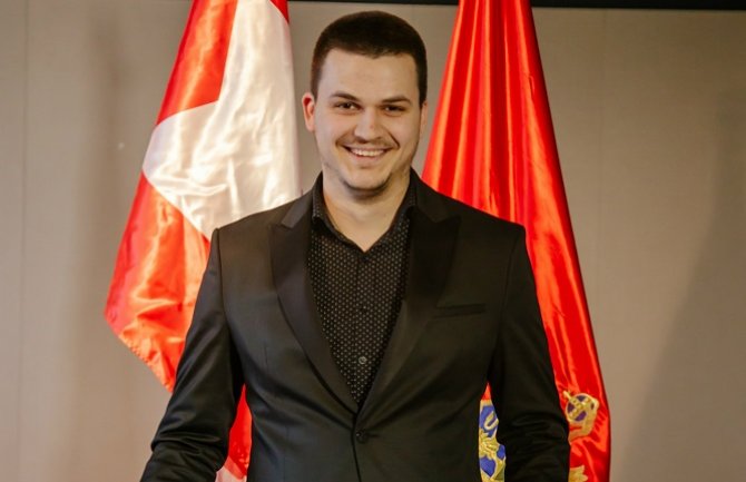 Tanović: Doživotne vođe žele da se oslobode svega što nose kao teret prošlih i sadašnjih vremena