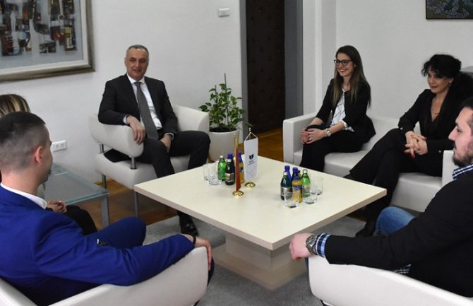 Nikolić: Poštovanje studentskih prava i efikasna primjena u praksi ostaju visoko na agendi UCG (FOTO)