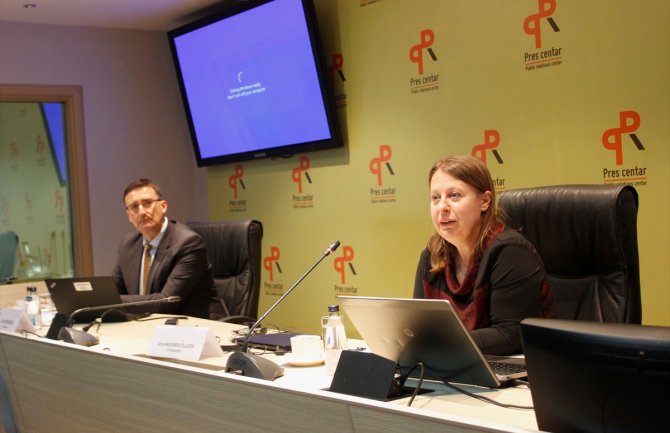 Crna Gora da nastavi sa mjerama fiskalne konsolidacije, i da smanji prijevremeno penzionisanje