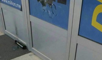 Molotovljevim koktelom na kancelarije DF-a u Budvi