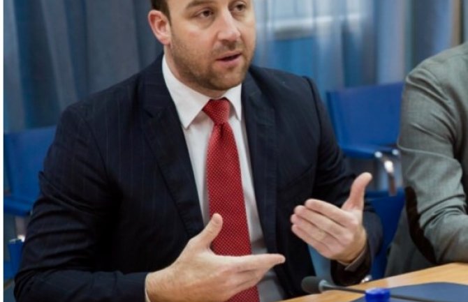 Nikolić:  Crnogorska opozicija odavno pretvorila sebe u neželjeni ukras demokratije