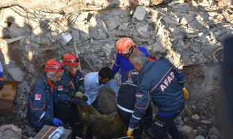  Snažan zemljotres u Turskoj: Povrijeđeno 35 osoba, više objekata oštećeno(FOTO)