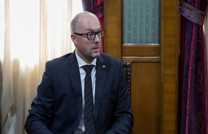 Hlobenj smatra da je stiglo vrijeme za toplije odnose Podgorice i Moskve