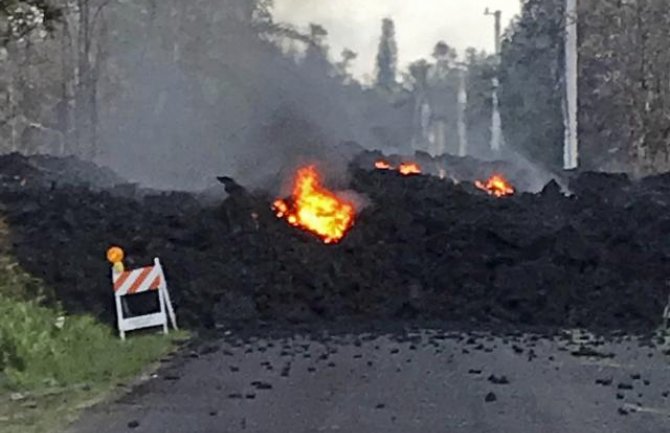 Snažni zemljotresi na Havajima, lava šikljala 30 metara u visinu (VIDEO)