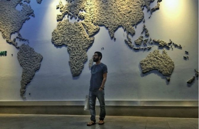 Odbio je da ratuje, a sada je dva mjeseca zaglavljen na aerodromu