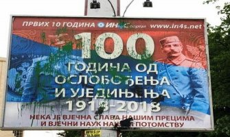 Bilbord u Budvi posvećen oslobodiocima isprskan farbom
