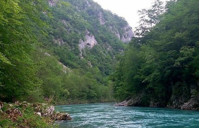 Promjenljivo oblačno, u večernjim satima moguća kiša