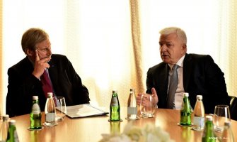 Marković u ponedjeljak sa komesarom Hanom