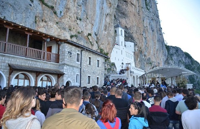 Sveti Vasilije svečano, saborno i molitveno proslavljen u Ostrogu