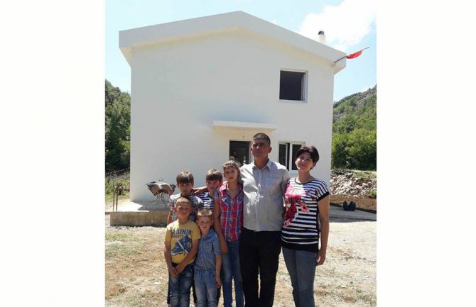 Osmočlana porodica Mašanović dobila novi dom