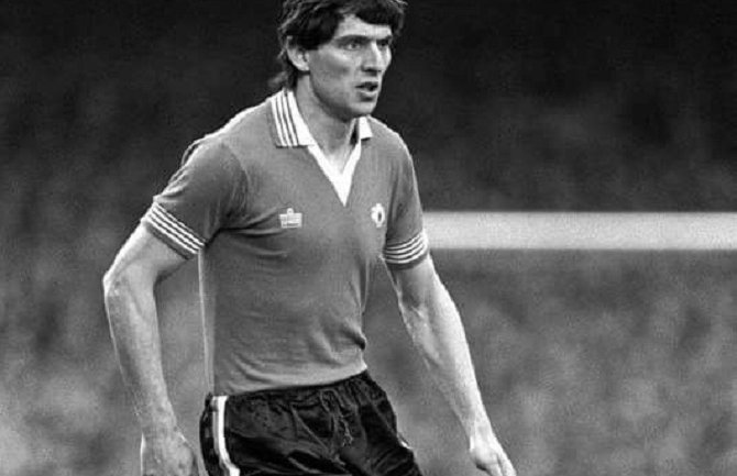 Nekadašnji as Mančester Junajteda podržao koaliciju Za 21. vijek