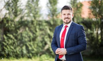 Popović: Divanoviću, mlad si po godinama, a voliš ropstvo i boriš se za njega