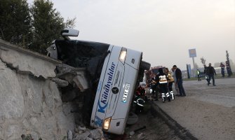 U autobuskoj nesreći poginula jedna, a povrijeđeno deset osoba(FOTO)