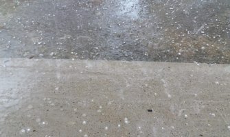 Nevrijeme u Crnoj Gori: Kiša i grad u Bijelom Polju, oborena stabla u Podgorici(FOTO)(VIDEO)