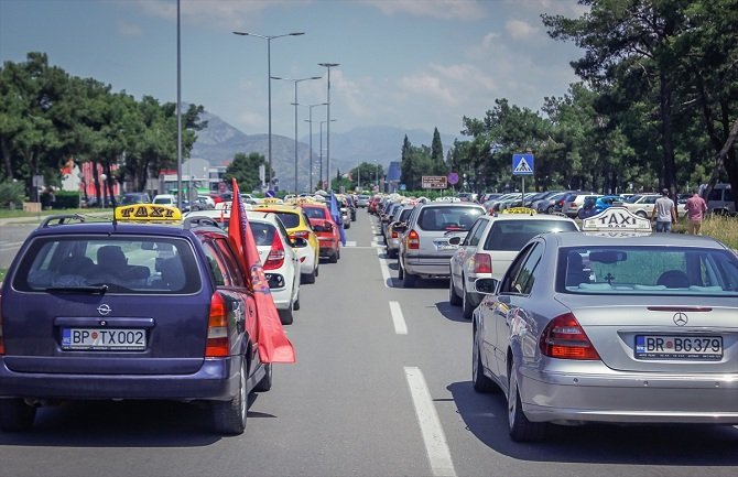 Protest taksista u Podgorici: Traže uklanjanje nelegalne konkurencije i manje poreze