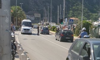 OO DPS Kotor: Na ispomoć semaforu policajac