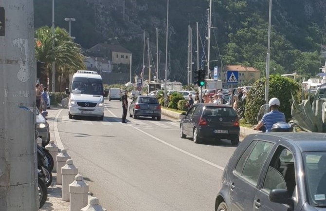 OO DPS Kotor: Na ispomoć semaforu policajac