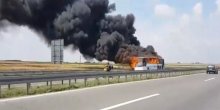 Zapalio se autobus na auto-putu, nema povrijeđenih (VIDEO)