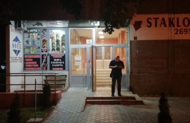 Uletio im u stan zbog dječje svađe i upucao supružnike