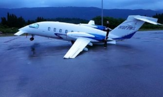 Tivat: Vjetar prevrnuo avion težak preko 6 tona