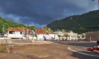 Herceg Novi: Oštećeno pedesetak kuća, Prihvatni centar u Sportskom centru Igalo