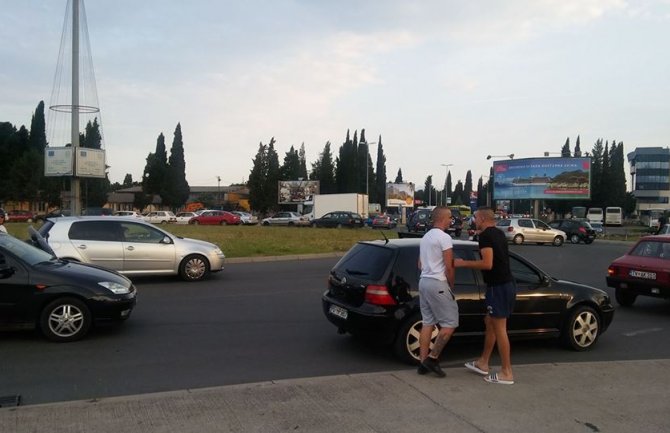 Pogoričani ipak izašli, protest na dvije lokacije