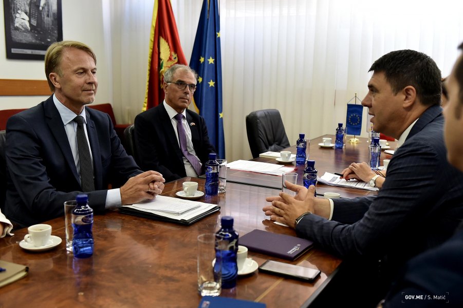 20180611GlavnipregovaracAleksandarDrljevicsefDelegacijeEUuCGAivoOrav4