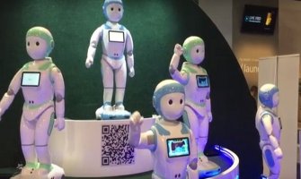 OVAJ robot zamjenjuje dadilju, a djeca su luda za njim (VIDEO)